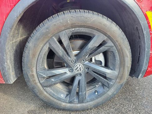 Used 2024 Volkswagen Tiguan SE R-Line image 14