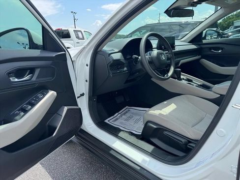 Used 2025 Honda Accord LX image 14