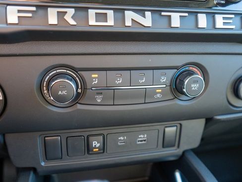 Certified 2025 Nissan Frontier SV image 28