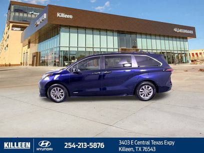 Used 2021 Toyota Sienna XLE