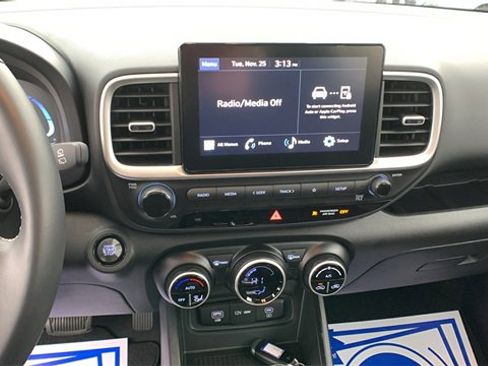 Used 2025 Hyundai Venue SEL image 14