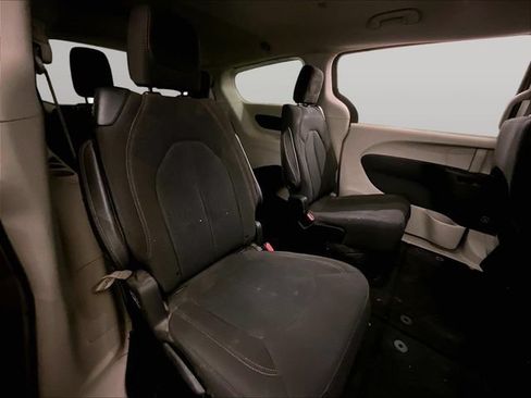 Used 2017 Chrysler Pacifica LX FWD image 26