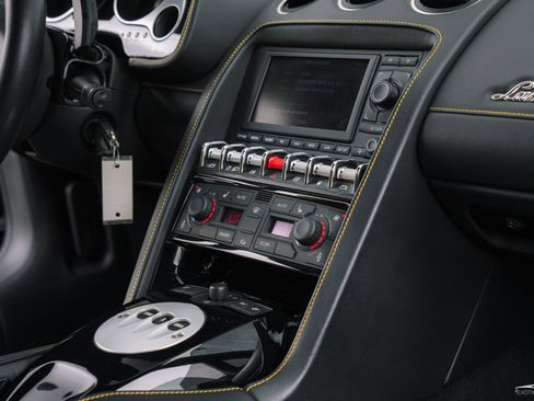 Used 2011 Lamborghini Gallardo LP 550-2 Bicolore image 4