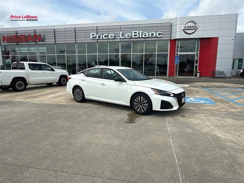 Used 2025 Nissan Altima 2.5 SV FWD image 1