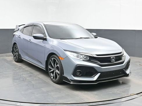 Used 2018 Honda Civic Sport image 2