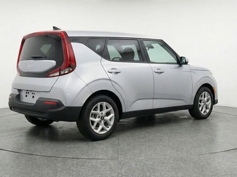 Used 2025 Kia Soul LX w/ LX Technology Package FWD image 9