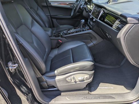 Used 2023 Porsche Macan AWD/4WD image 40