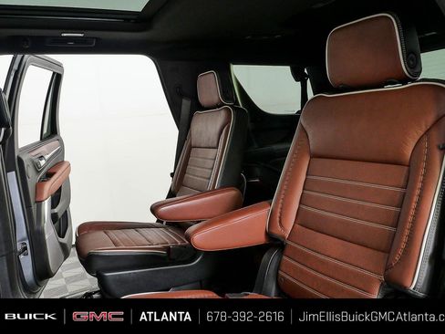 Certified 2023 GMC Yukon Denali Ultimate w/ LPO, Floor Liner Package AWD/4WD image 22