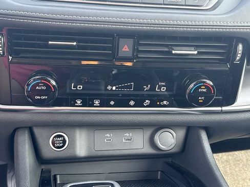 Used 2021 Nissan Rogue SV FWD image 18