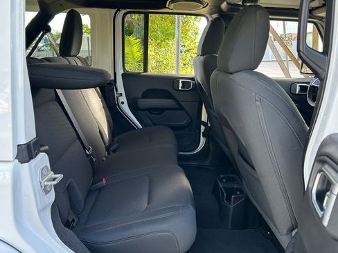 Certified 2021 Jeep Wrangler Unlimited Sahara w/ LED Lighting Group image 39