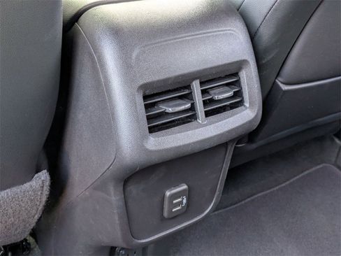 Used 2024 GMC Terrain SLT image 26