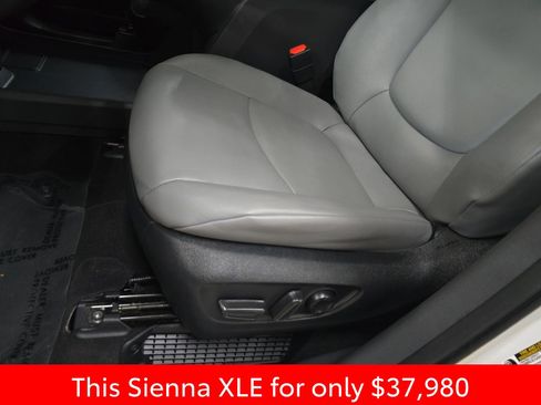 Used 2024 Toyota Sienna XLE image 36