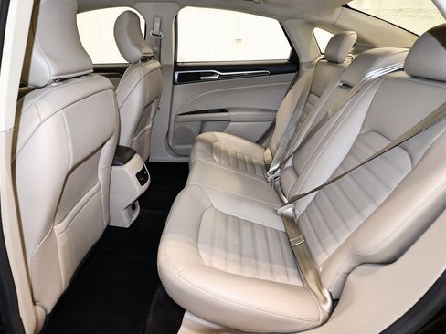 Certified 2017 Ford Fusion SE w/ Fusion SE Technology Package image 16