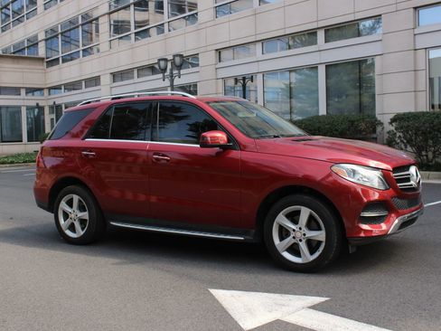 Used 2016 Mercedes-Benz GLE 350 w/ Premium Package image 2
