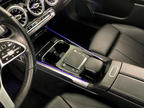 Used 2021 Mercedes-Benz GLB 250 4MATIC image 18