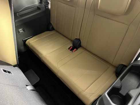 Used 2023 Volkswagen Tiguan SE image 29