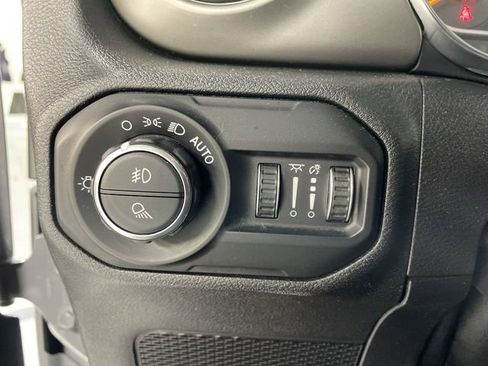 Used 2021 Jeep Gladiator Willys image 37