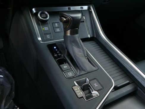 Used 2025 Lexus GX 550 w/ Cold Area Package AWD/4WD image 18