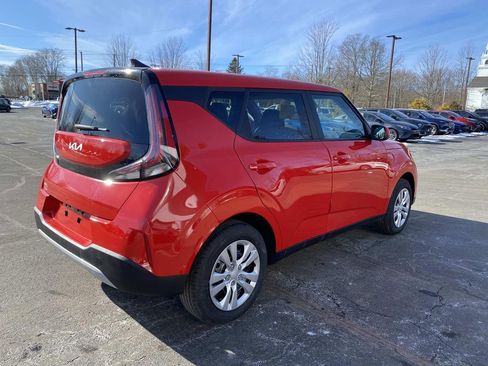 Used 2023 Kia Soul LX image 6
