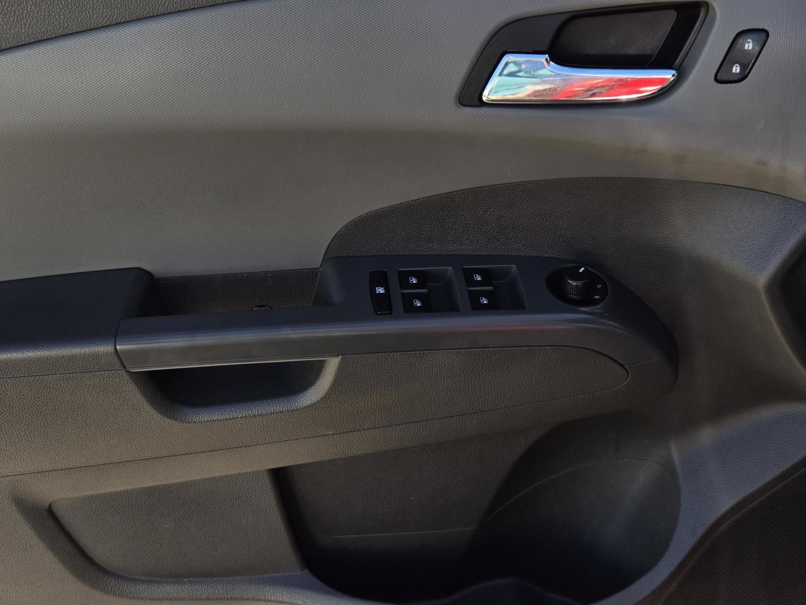 Used 2015 Chevrolet Sonic LT FWD image 20