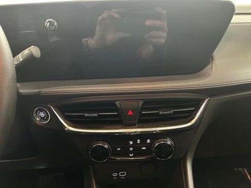Used 2025 Buick Encore GX Preferred FWD image 19