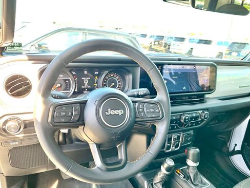 Used 2024 Jeep Gladiator Sport AWD/4WD image 30