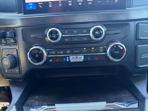 Used 2023 Ford F250 Lariat w/ Chrome Package image 32