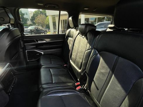 Used 2024 Jeep Wagoneer Series II w/ Flexible Seating Group RWD image 24