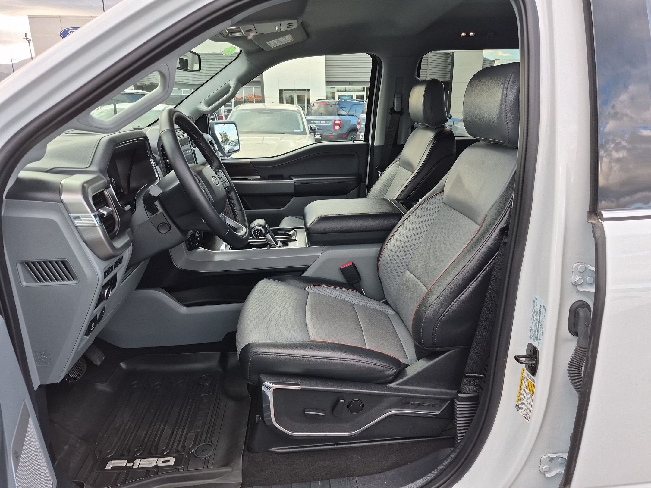 Used 2024 Ford F150 Lariat w/ Tow/Haul Package AWD/4WD image 18