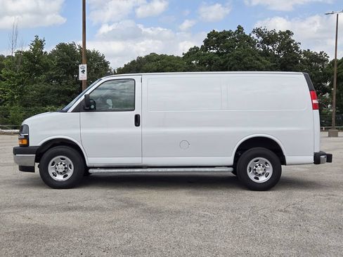 Used 2024 Chevrolet Express 2500 w/ Driver Convenience Package RWD image 4