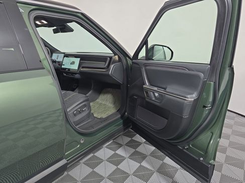 Used 2024 Rivian R1S Adventure AWD/4WD image 18