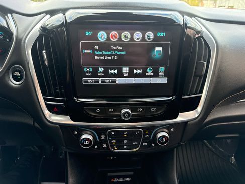 Used 2018 Chevrolet Traverse Premier w/ Driver Confidence II Package FWD image 23