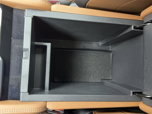 Used 2025 Nissan Pathfinder Platinum image 31