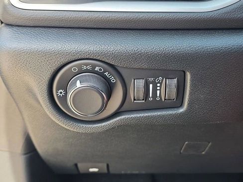 New 2026 Chrysler Voyager LX FWD image 9