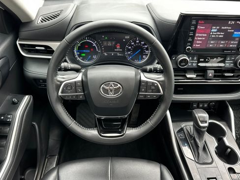 Used 2021 Toyota Highlander XLE AWD/4WD image 13