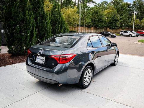 Used 2019 Toyota Corolla LE FWD image 11