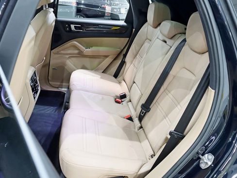 Used 2023 Porsche Cayenne image 28