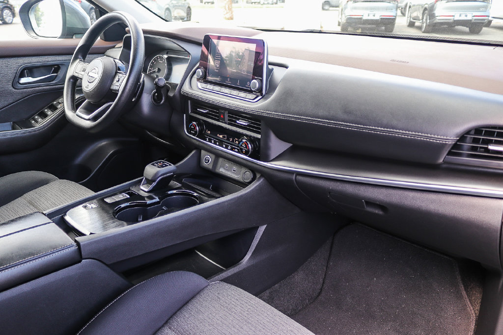 Used 2023 Nissan Rogue SV FWD image 16
