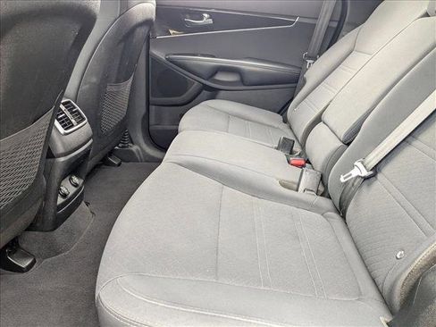Used 2020 Kia Sorento LX image 17
