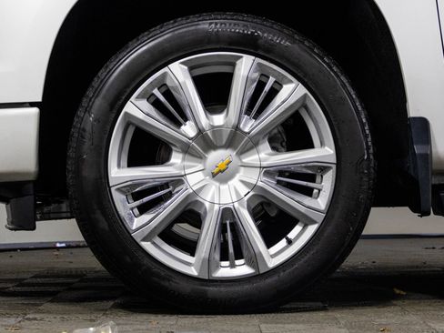 Used 2024 Chevrolet Silverado 1500 High Country w/ High Country Premium Package AWD/4WD image 48