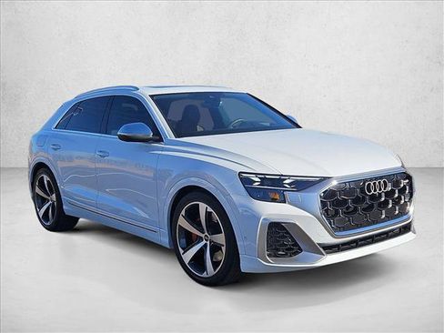 Used 2024 Audi SQ8 Prestige w/ Prestige Package image 3
