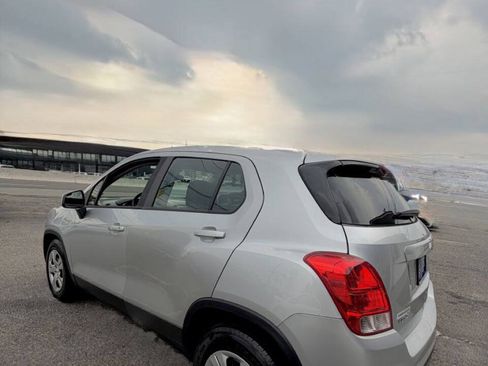 Used 2018 Chevrolet Trax LS FWD image 8