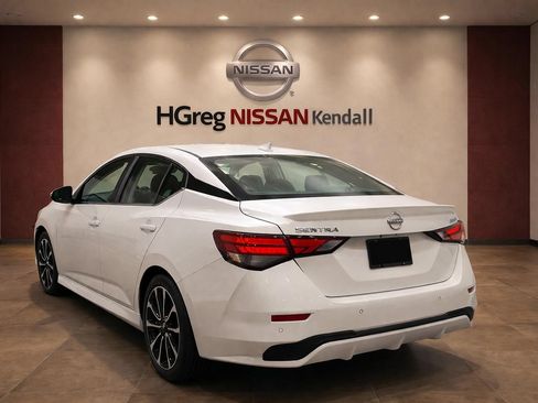 Used 2024 Nissan Sentra SR w/ SR Premium Package FWD image 2