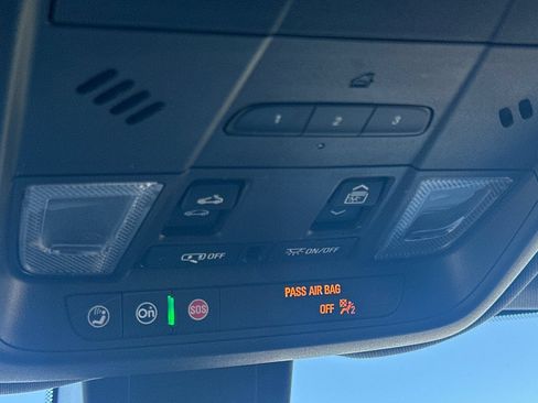 Used 2023 Chevrolet Equinox Premier FWD image 23