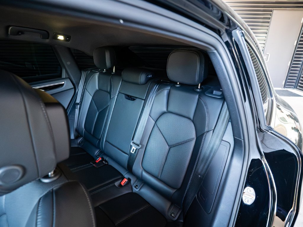 Certified 2024 Porsche Macan AWD/4WD image 25