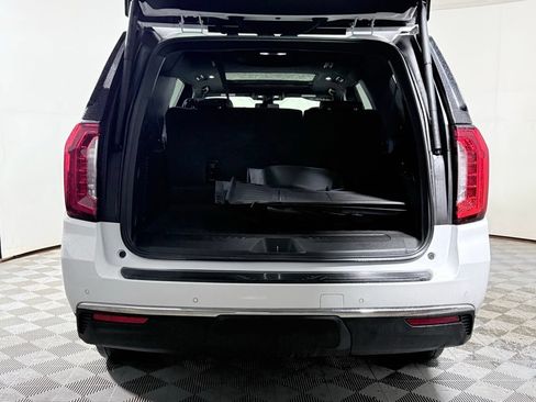 Used 2022 GMC Yukon XL SLT w/ SLT Premium Package AWD/4WD image 5