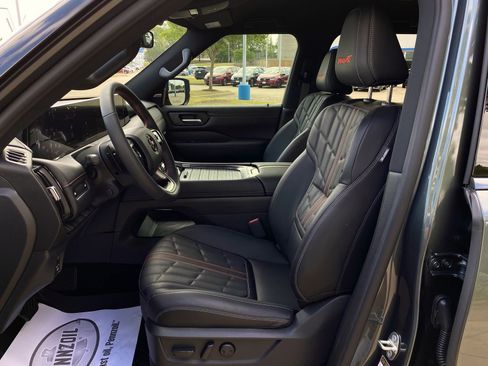 Used 2026 Nissan Armada PRO-4X w/ Captain's Chari Seat Package AWD/4WD image 10