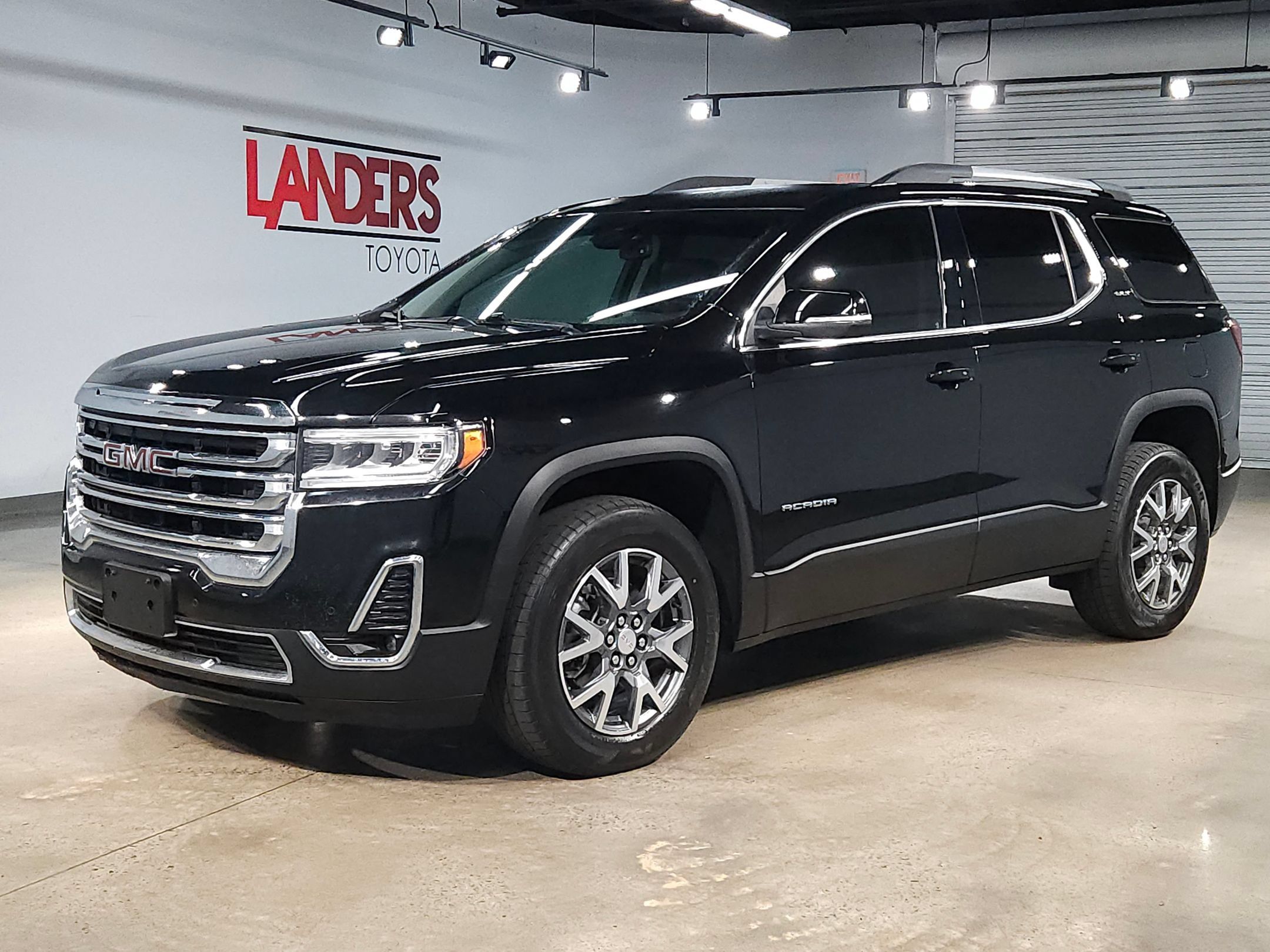 Used 2023 GMC Acadia SLT AWD/4WD image 3