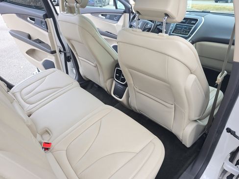 Used 2016 Lincoln MKX Reserve w/ Driver Assistance Package image 11