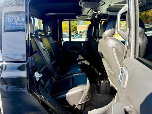 Used 2022 Jeep Gladiator Overland w/ Popular Equipment Package image 19